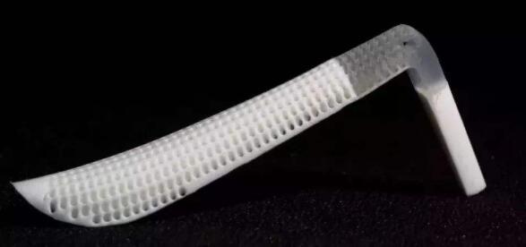 隆鼻假體材料選硅膠好還是膨體好?