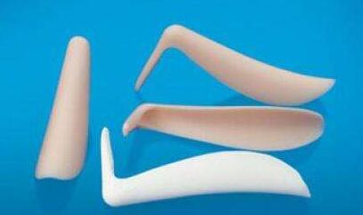 隆鼻假體材料選硅膠好還是膨體好?