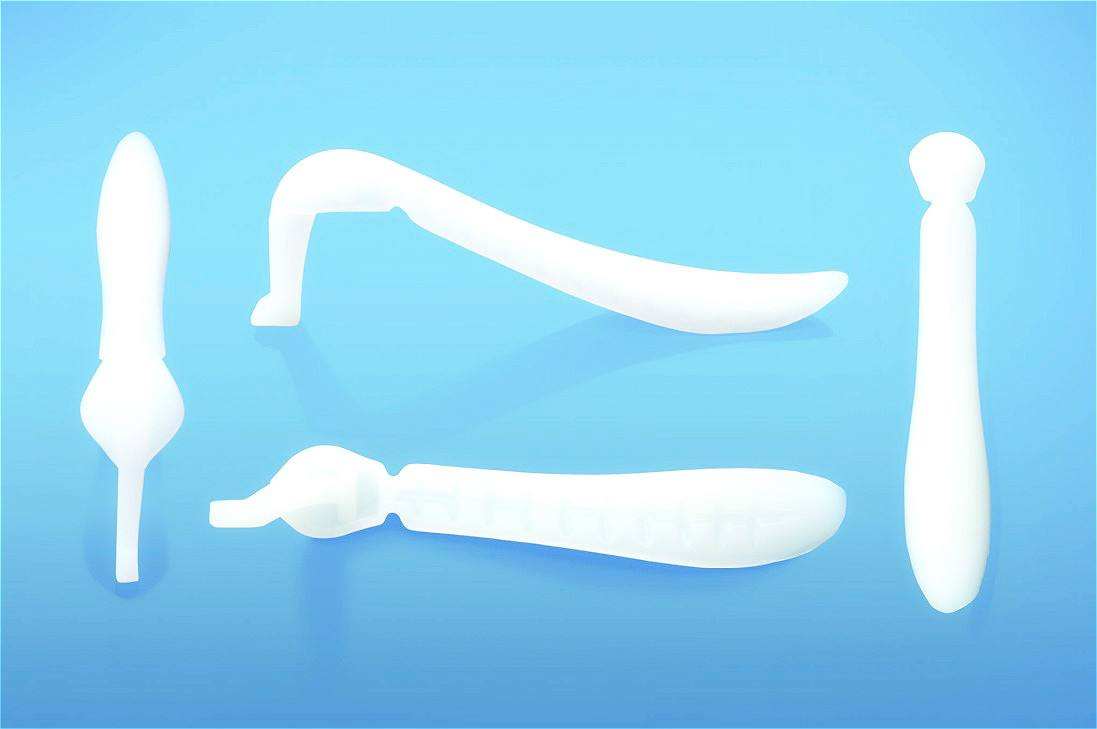 與手術(shù)方式及材料有關(guān)