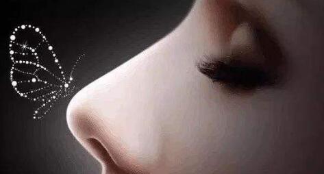 注射骨粉隆鼻的并發(fā)癥主要有以下三點：