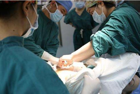 隆胸會(huì)影響母乳喂養(yǎng)嗎?