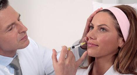 玻尿酸注射隆鼻的手術(shù)過(guò)程