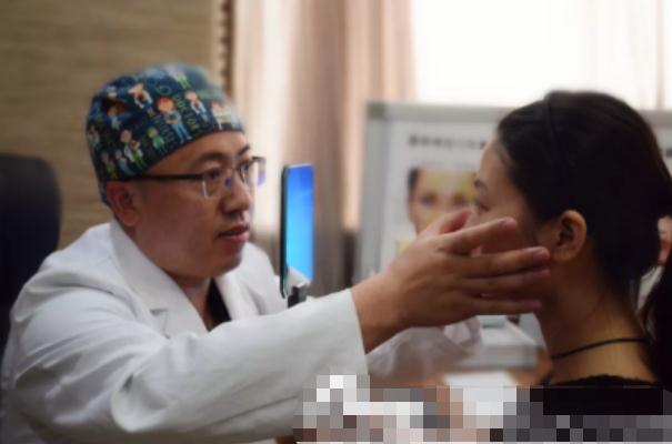 做雙眼皮手術(shù)術(shù)前面診情況