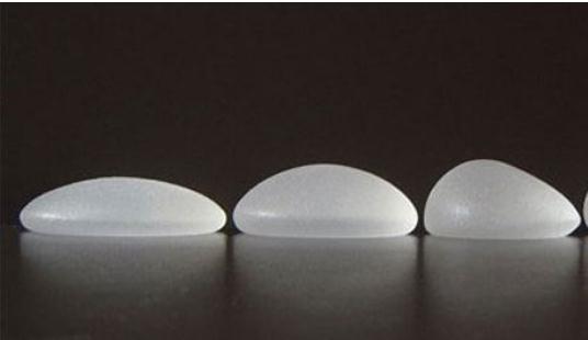 假體隆胸10個(gè)人有9個(gè)做完后悔？后遺癥這么恐怖嗎？