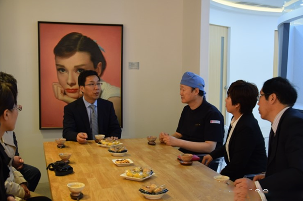 　醫(yī)院與西安大學(xué)附屬醫(yī)院的學(xué)術(shù)交流