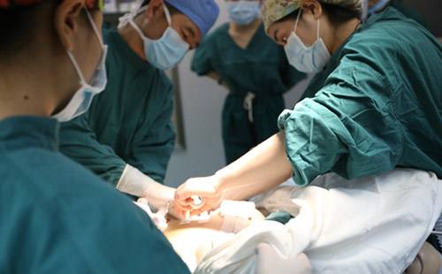 成都隆胸醫(yī)生哪個(gè)好