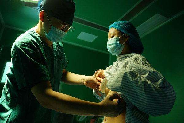 成都隆胸醫(yī)生哪個(gè)好