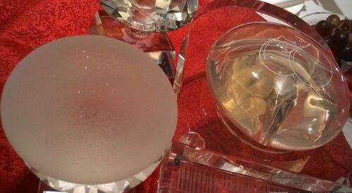 蜜桃假體隆胸自然嗎？會(huì)不會(huì)看著很假？