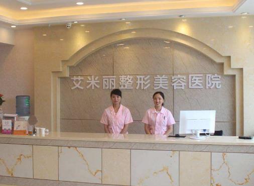 成都艾米麗潘紅偉醫(yī)生抽脂怎么樣？醫(yī)生團隊+費用明細表更新