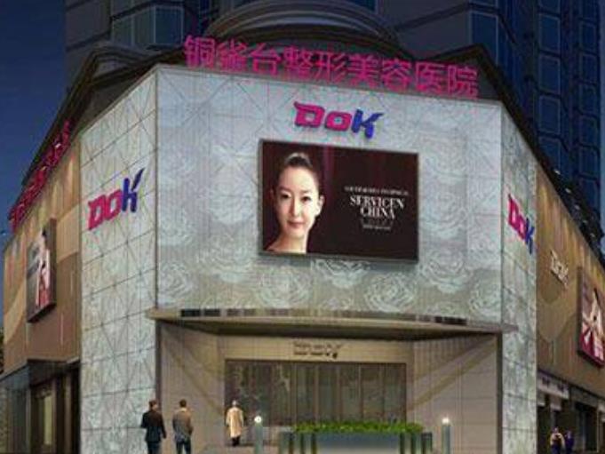 成都整形醫(yī)院前列是誰？成都銅雀臺(tái)實(shí)名推薦！價(jià)格案例口碑查看！