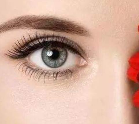 雙眼皮手術(shù)的風(fēng)險(xiǎn)有哪些