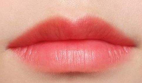 漂唇嘴唇黑了應(yīng)該怎么辦