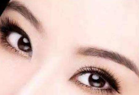 2021年割雙眼皮價格是多少?割雙眼皮有風(fēng)險嗎?