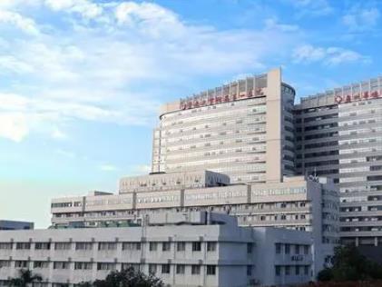 廣州華僑醫(yī)院整形科吸脂隆胸價(jià)格表及謝波醫(yī)生口碑大盤點(diǎn)