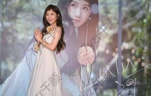 Lulu與白癡公主同框，小胸美女穿婚紗照樣美麗動人