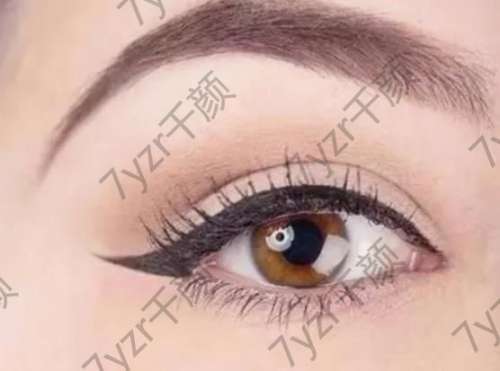 揭秘眼線的神奇功效，教你畫(huà)出妝容！